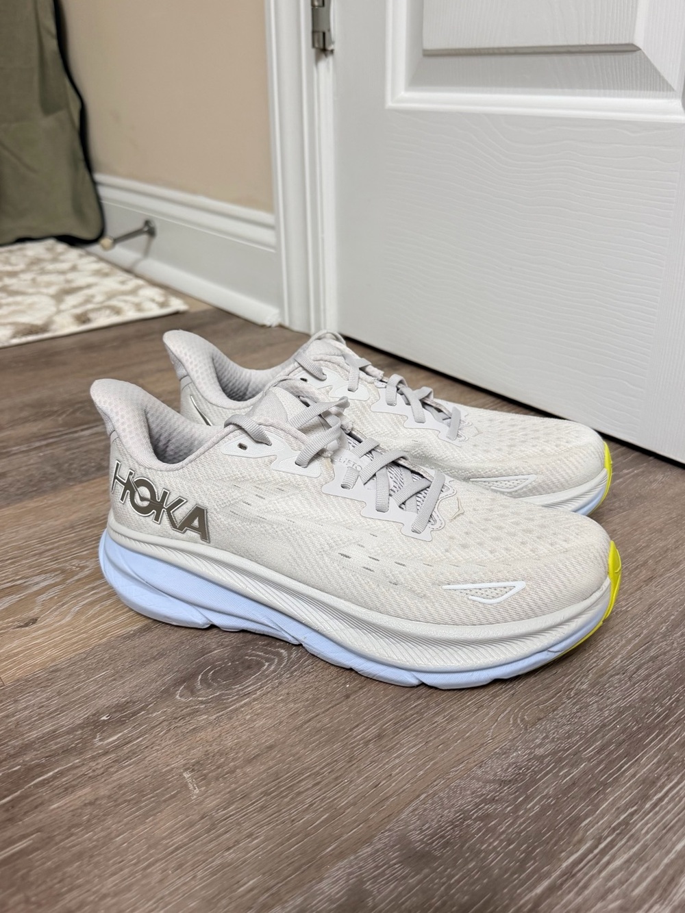 Hoka Clifton 9 Women's Running Shoes Size 9